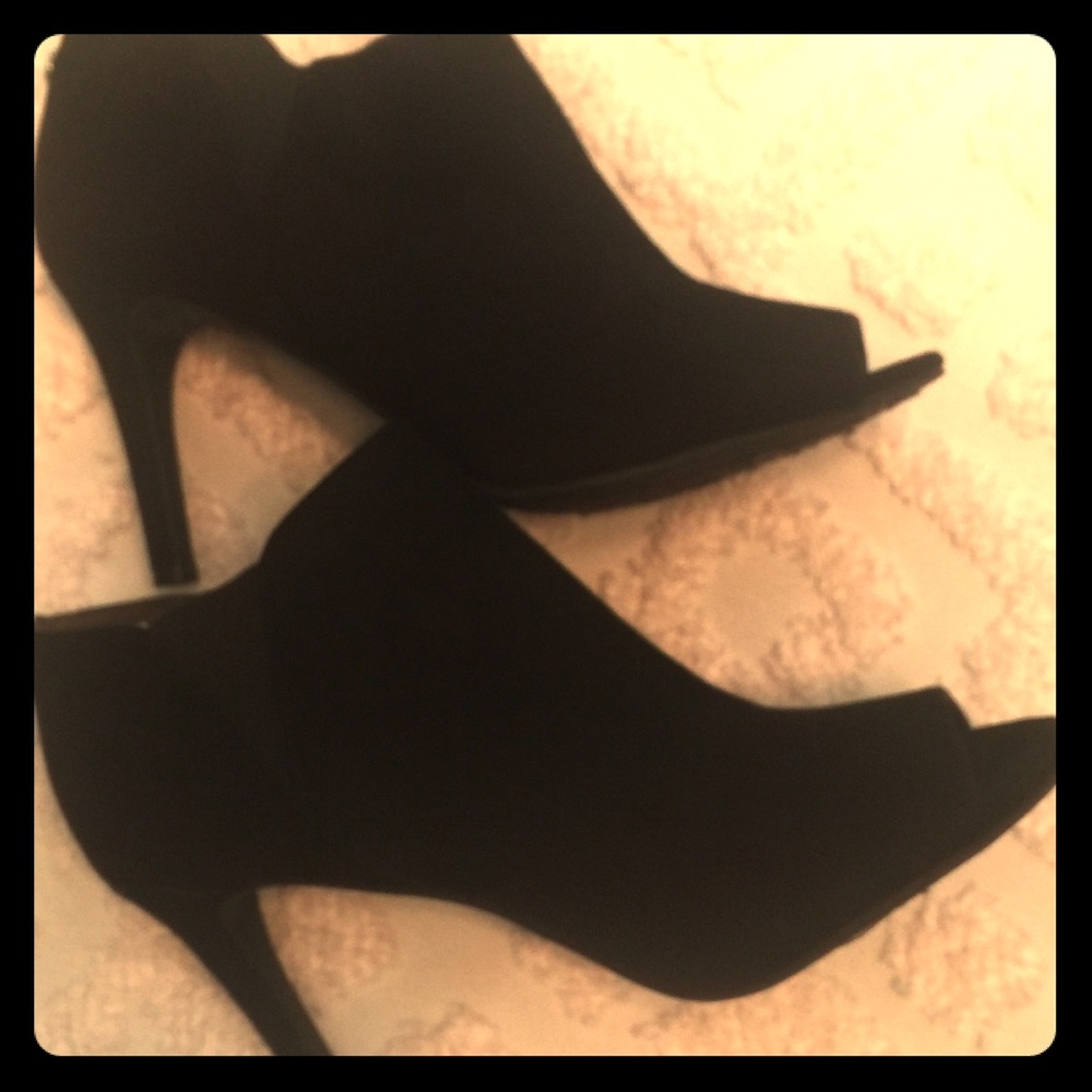 Unisa Black Suede peep-toe booties